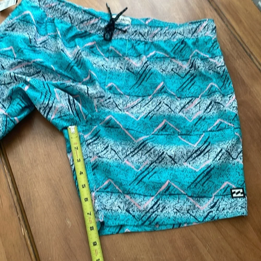 Billabong NWT LayBacks Board Shorts Size XL